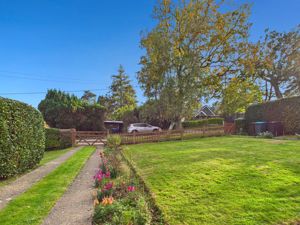 FRONT GARDEN TO THE ROAD- click for photo gallery